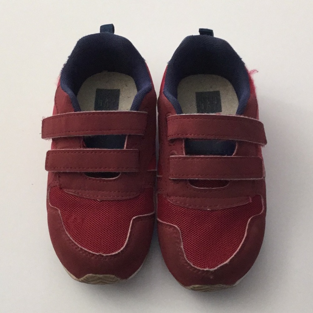 Gap sneakers
